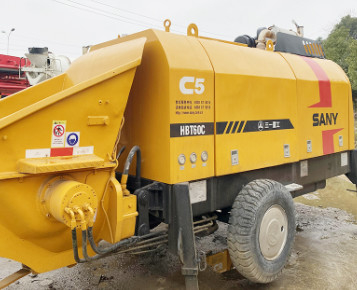2019 Máy bơm bê tông tĩnh đã qua sử dụng HBT60C 65m3 / H với động cơ Diesel